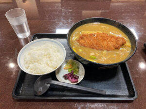 【半二郎】カツカレーうどんと追いごはん