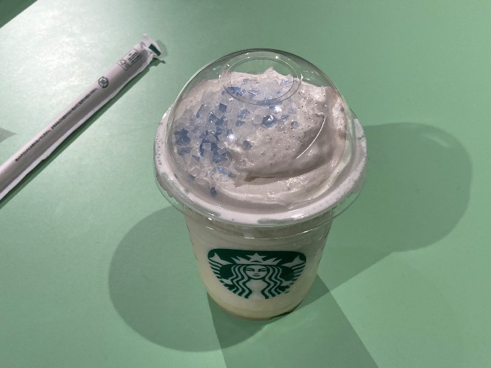 マカダミア ホワイトスノー チョコレート フラペチーノです。