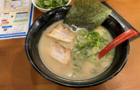【本丸亭】店内に響く「おいさー！」の掛け声が特徴の濃厚とんこつラーメン