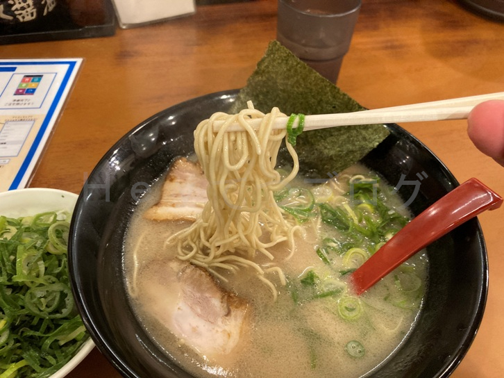 博多ラーメンといえば極細麺