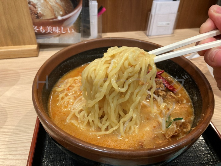 麵四郎の辛味噌ラーメン_中太ちぢれめんの相性抜群