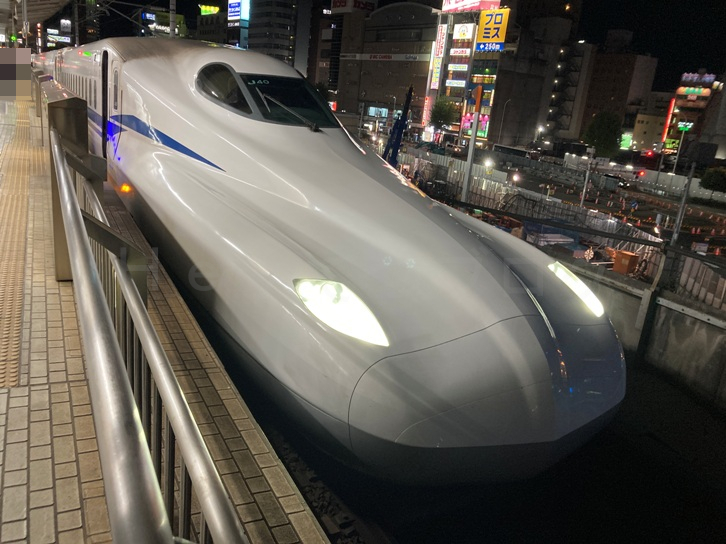 出張帰りの名駅ホームから岡山行のぞみ