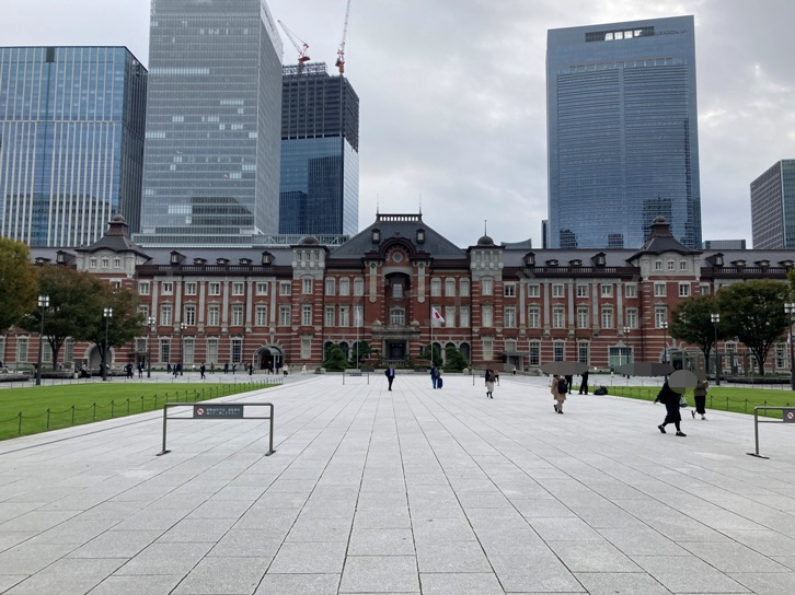 お昼の東京駅 丸の内駅舎