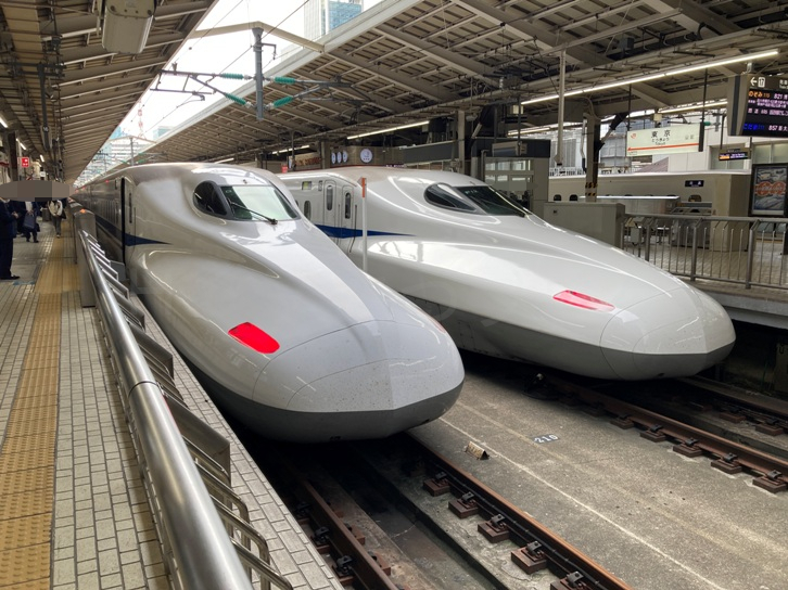 東京駅はのぞみが1時間12本というとんでも本数の始発、終点駅