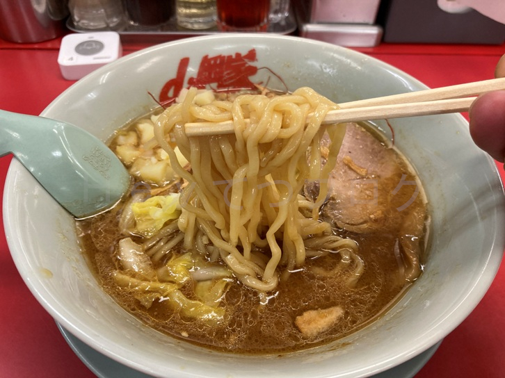 山岡家さんの麺は太麺