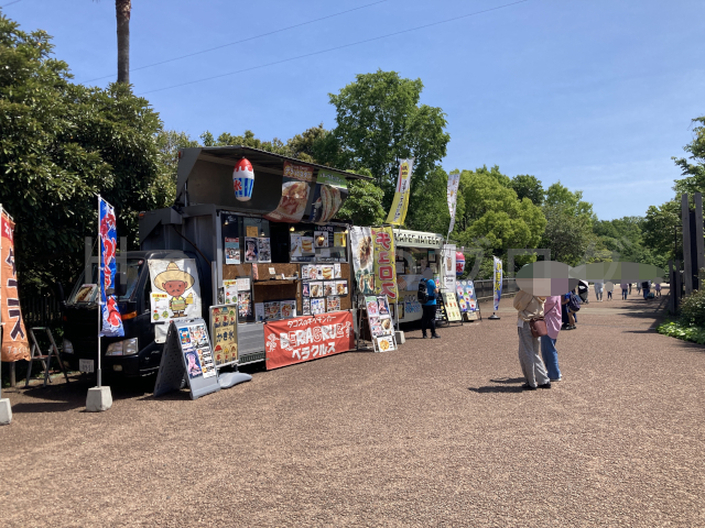 キッチンカーも出店中