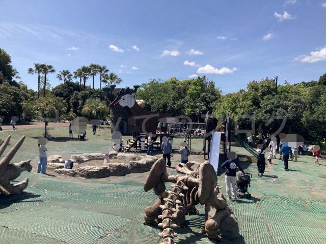 わくわく広場は遊具が沢山でこども達に大人気の広場