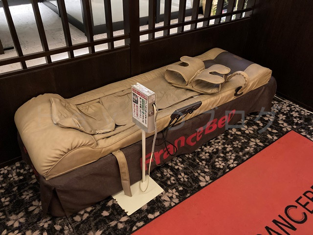 完全水平寝タイプの珍しいマッサージ器