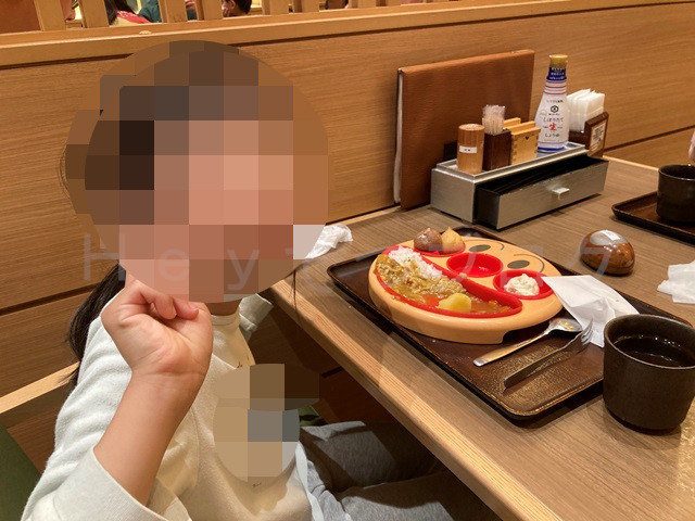 子供もお子様セットのカレーで舌鼓