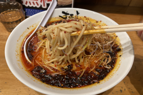 【麺達】烈辛は太麺、替え玉は細麺