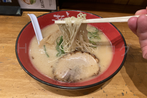【麺達】とんこつしょうゆ_王道の味でお気に入り