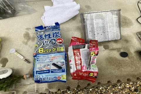 ろ過用品を新品に入れ替え