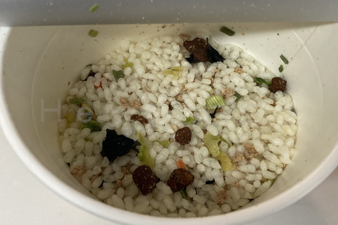 みそきんメシ_お湯を入れる前