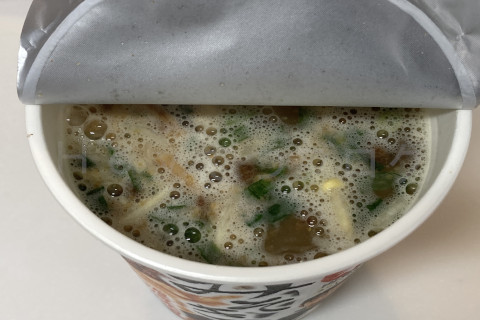 みそきんメシ_お湯を入れた後