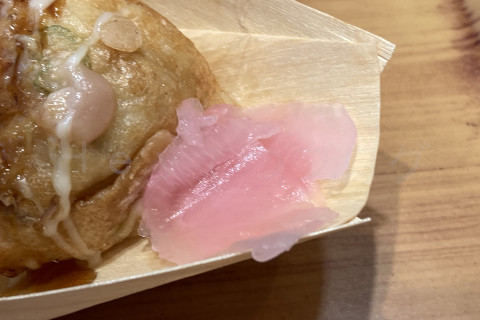 【たこ寿】たこやき甘口ソース_ショウガが端に付属します