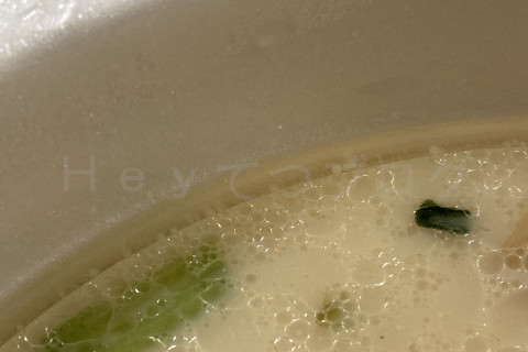 寿がきやラーメン濃い味_スープと油分で境界が発生