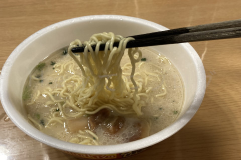 寿がきやラーメン濃い味_麺はノンフライでおいしい