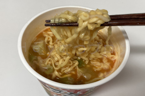 辛みそきん_もちっとした麺は辛味噌と相性抜群