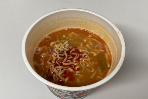 辛みそきん_特製辛味油入れたところ