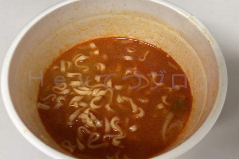 辛みそきん_特製辛味油を入れると辛味と風味が増します