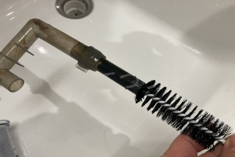 パイプ清掃中